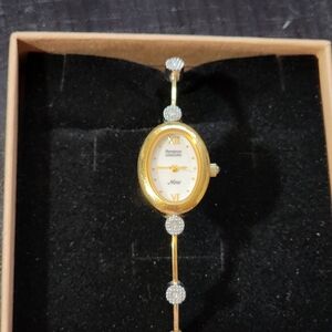 Armitron Diamond Now ladies' quartz wristwatch